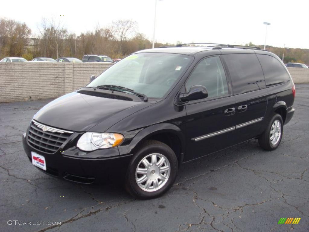 2007 Town & Country Touring - Brilliant Black Crystal Pearl / Medium Slate Gray photo #1