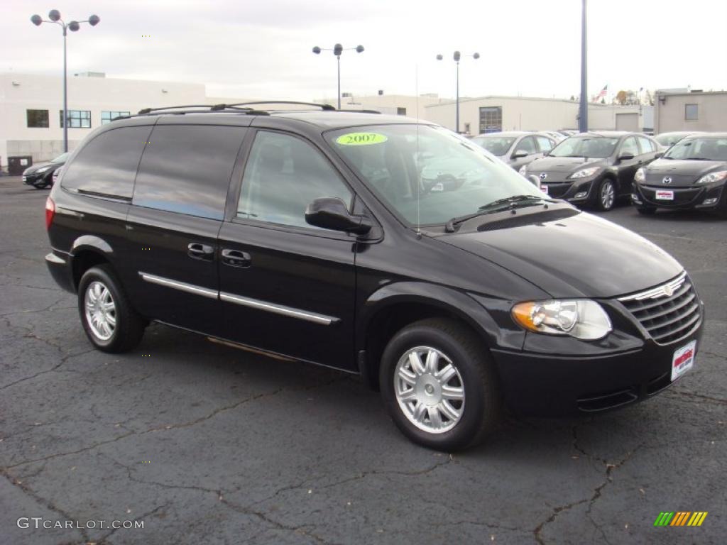 2007 Town & Country Touring - Brilliant Black Crystal Pearl / Medium Slate Gray photo #2