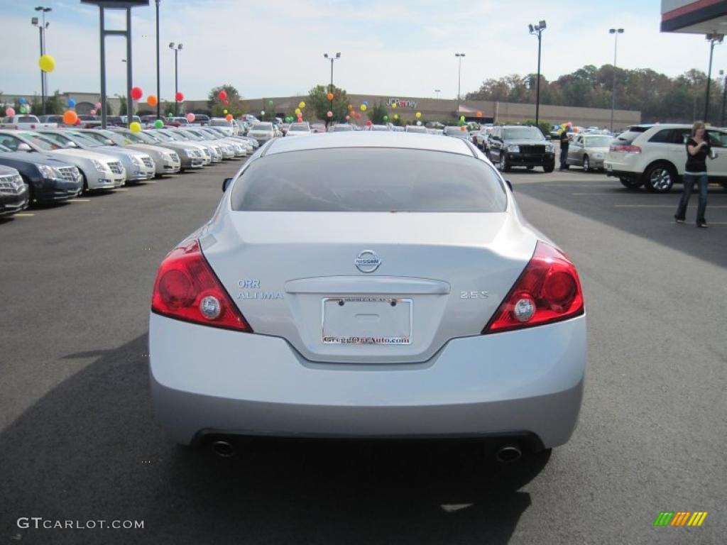 2009 Altima 2.5 S Coupe - Radiant Silver Metallic / Charcoal photo #4