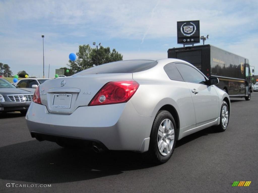 2009 Altima 2.5 S Coupe - Radiant Silver Metallic / Charcoal photo #5