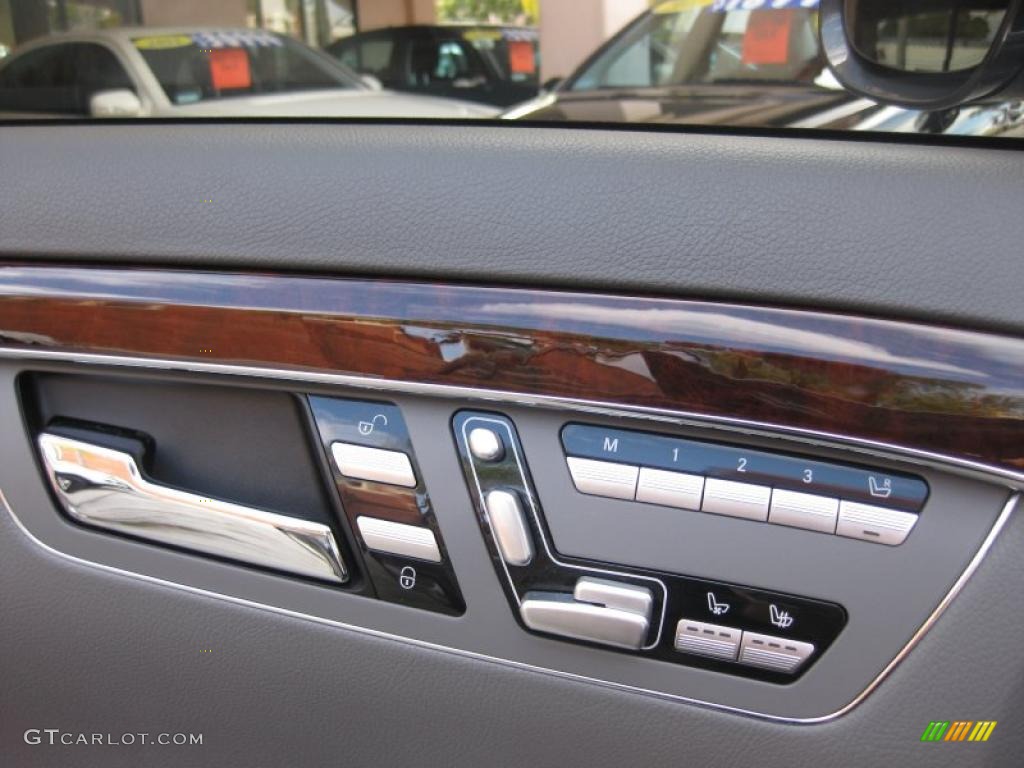 2009 Mercedes-Benz S 550 Sedan Controls Photo #38579364