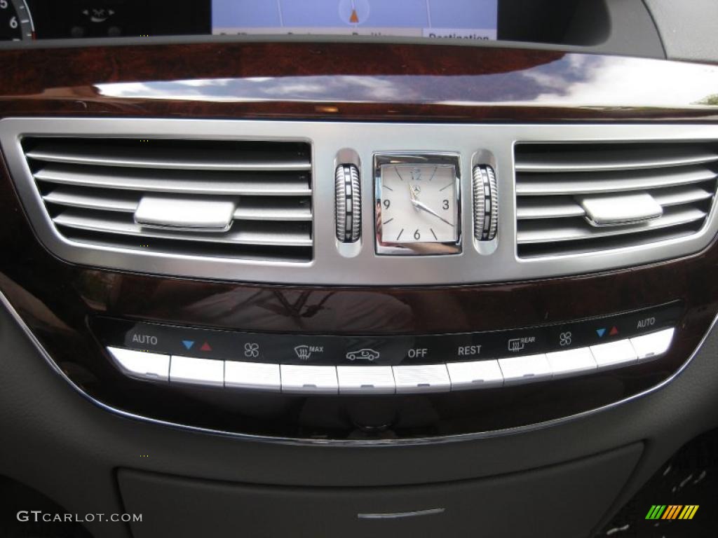 2009 Mercedes-Benz S 550 Sedan Controls Photo #38579476