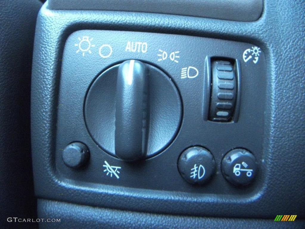 2005 GMC Canyon SLE Extended Cab Controls Photo #38579488