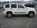Stone White - Liberty Sport 4x4 Photo No. 4