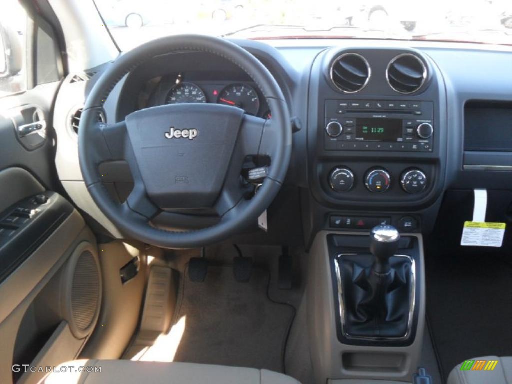 Dark Slate Gray/Light Pebble Beige Interior 2010 Jeep Compass Latitude Photo #38584184