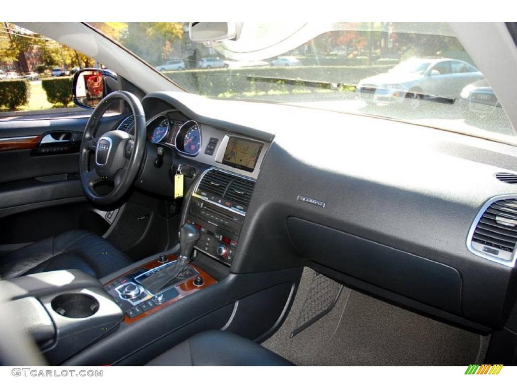 2007 Audi Q7 4.2 quattro Black Dashboard Photo #38584472