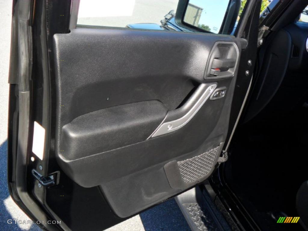 2011 Jeep Wrangler Unlimited Sahara 4x4 Black Door Panel Photo #38587585