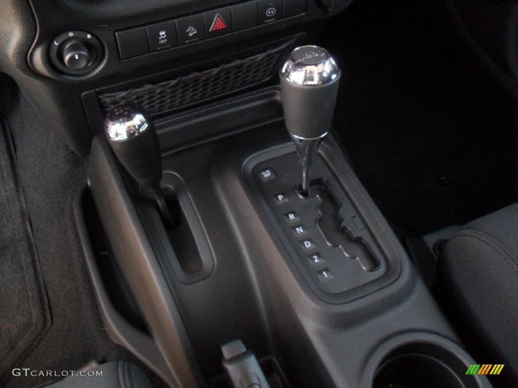 2011 Jeep Wrangler Unlimited Sahara 4x4 4 Speed Automatic Transmission Photo #38587625