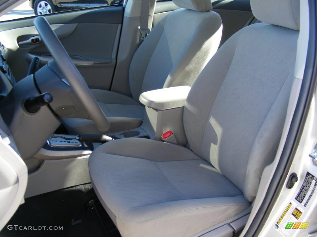 2010 Corolla LE - Classic Silver Metallic / Ash photo #9