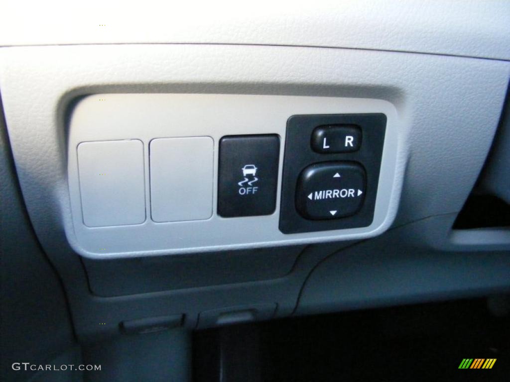 2010 Corolla LE - Classic Silver Metallic / Ash photo #24