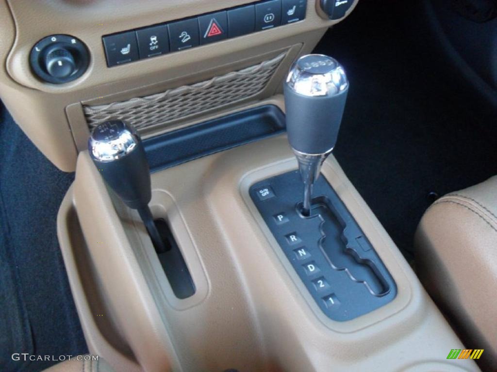 2011 Jeep Wrangler Sahara 4x4 4 Speed Automatic Transmission Photo #38589041