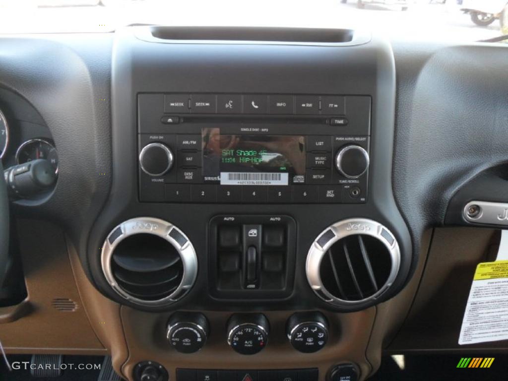 2011 Jeep Wrangler Unlimited Rubicon 4x4 Controls Photo #38589373