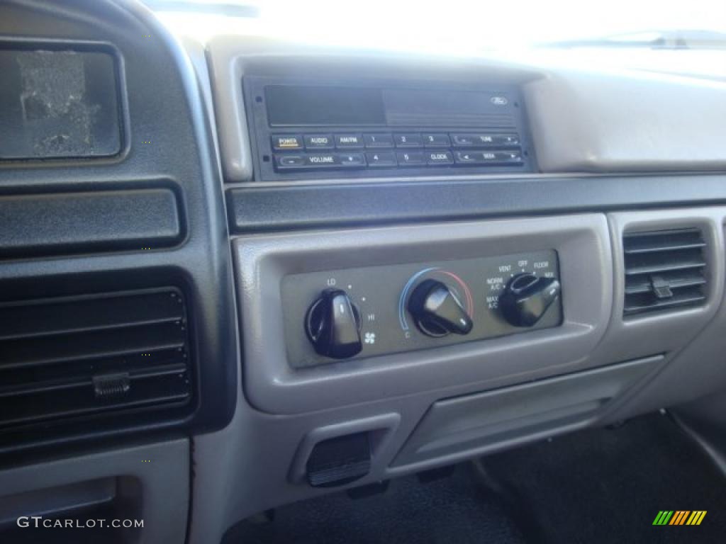 1996 F250 XL Regular Cab 4x4 - Reef Blue Metallic / Grey photo #13