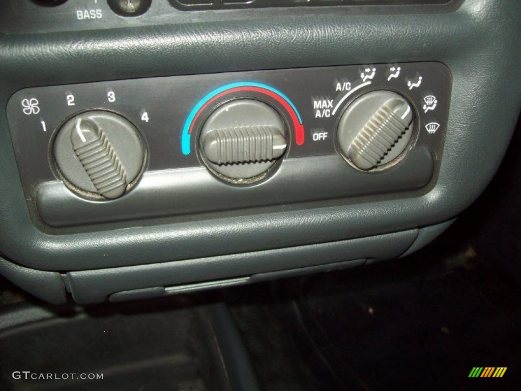 2000 Chevrolet S10 Regular Cab Controls Photo #38593389