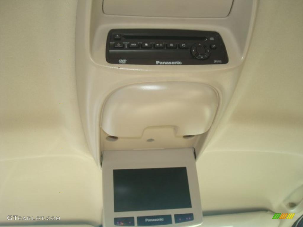 2003 Escalade ESV AWD - Silver Sand / Shale photo #12