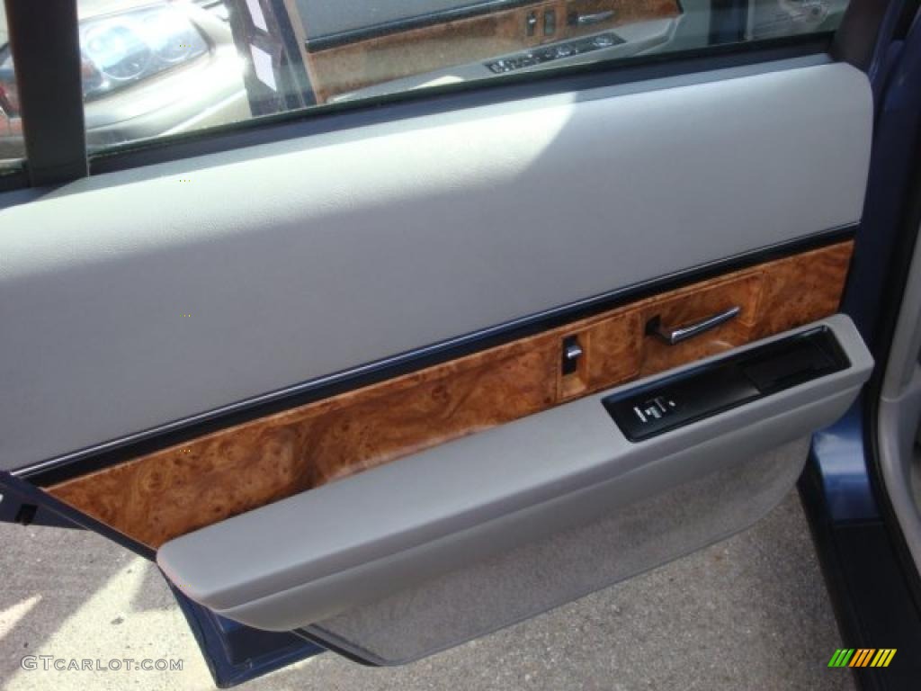1995 Buick LeSabre Custom Gray Door Panel Photo #38595181