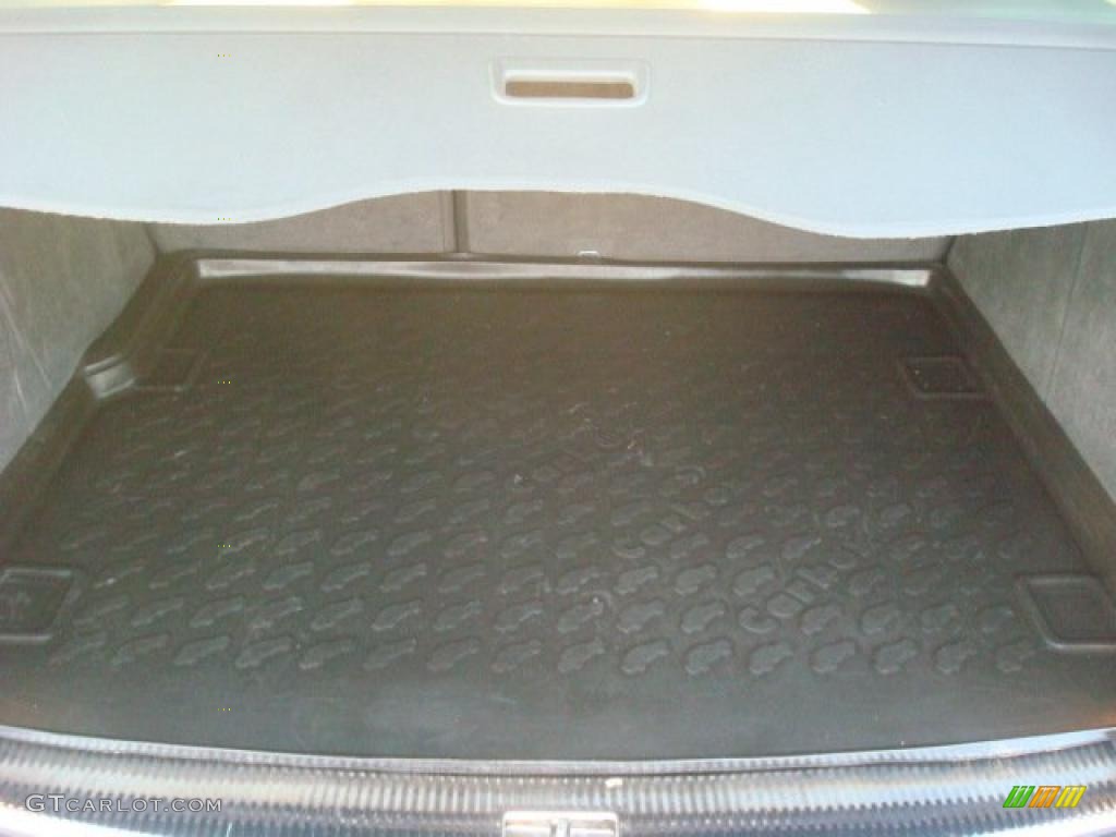 2004 Volkswagen Touareg V6 Trunk Photo #38596153