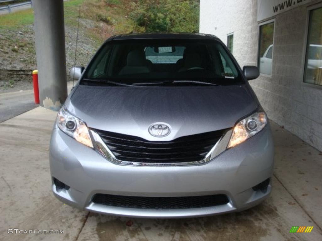 2011 Sienna LE AWD - Silver Sky Metallic / Light Gray photo #5