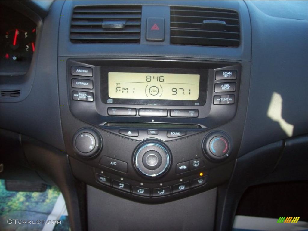 2003 Honda Accord LX Coupe Controls Photo #38600125