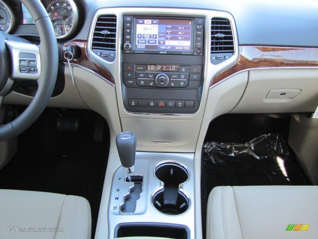 2011 Jeep Grand Cherokee Limited Controls Photo #38601561