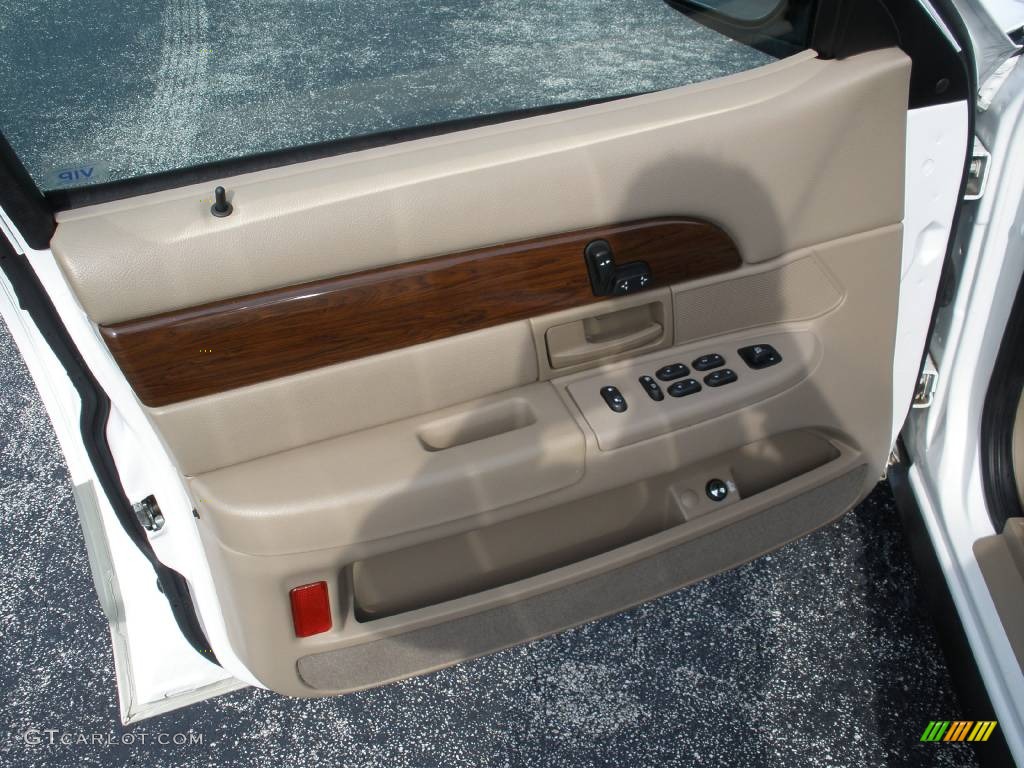2003 Grand Marquis GS - Vibrant White / Medium Parchment photo #10
