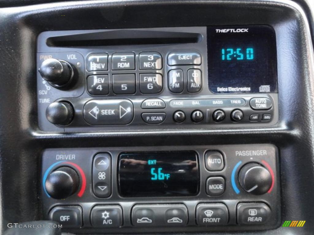 2002 Chevrolet Corvette Convertible Controls Photo #38603473