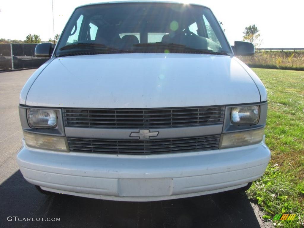 1997 Astro Passenger Van - Ghost White / Navy photo #3