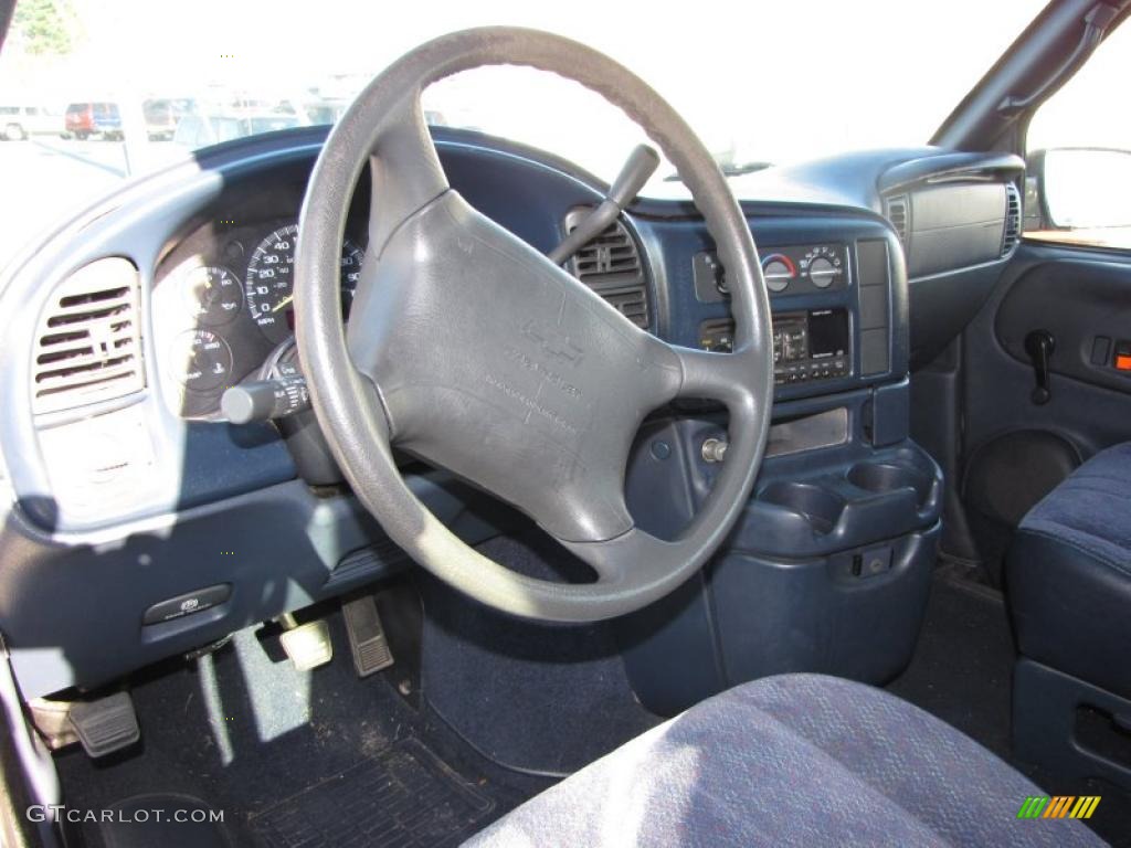 1997 Astro Passenger Van - Ghost White / Navy photo #4