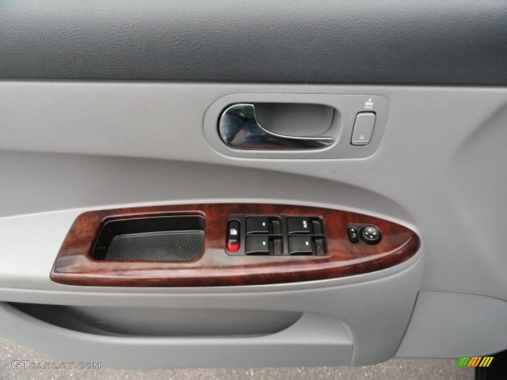 2007 Buick LaCrosse CX Controls Photo #38603901