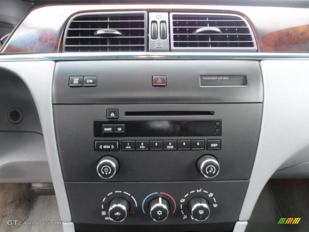 2007 Buick LaCrosse CX Controls Photo #38603993