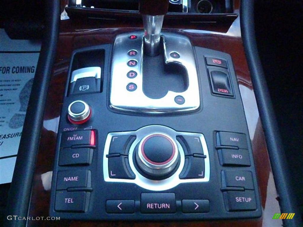 2006 Audi A8 4.2 quattro Controls Photo #38605273