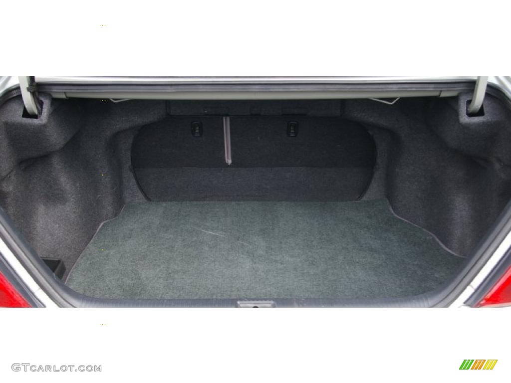 2004 Toyota Camry LE Trunk Photo #38605785