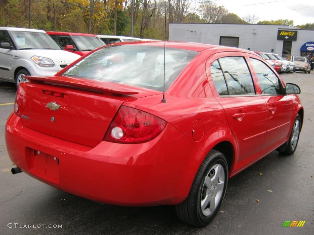 2005 Cobalt Sedan - Victory Red / Gray photo #2
