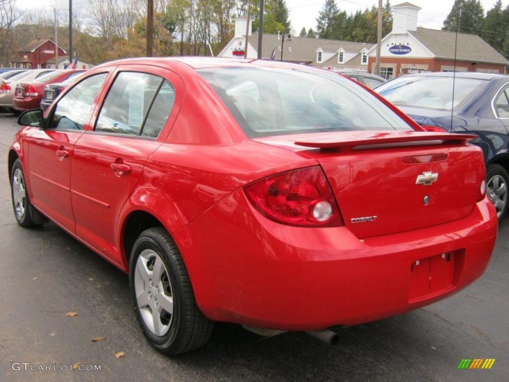 2005 Cobalt Sedan - Victory Red / Gray photo #14