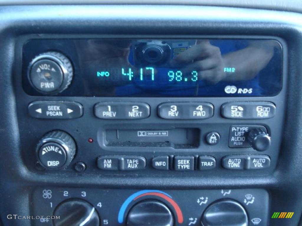 2001 Chevrolet Malibu Sedan Controls Photo #38607269