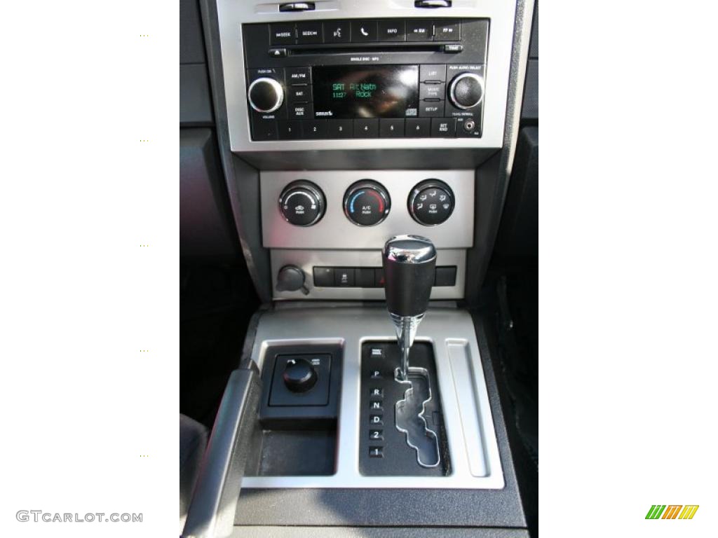 2010 Dodge Nitro SE 4x4 Controls Photo #38611457