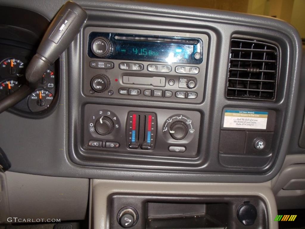 2005 Chevrolet Suburban 1500 LS Controls Photo #38615114
