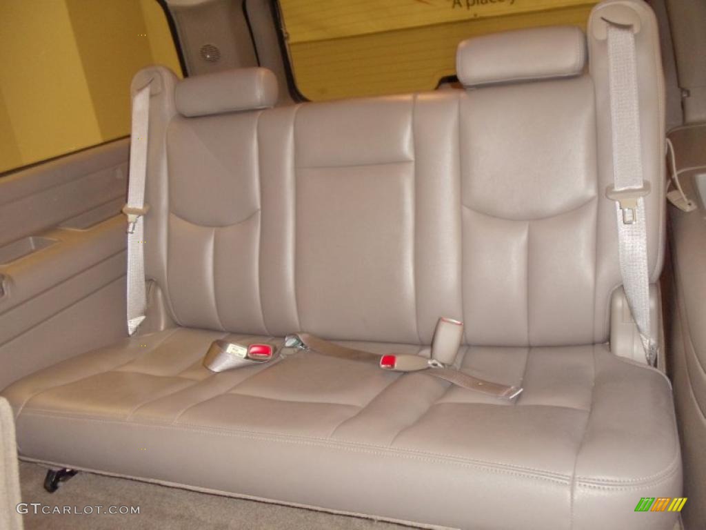 Tan/Neutral Interior 2005 Chevrolet Suburban 1500 LS Photo #38615338