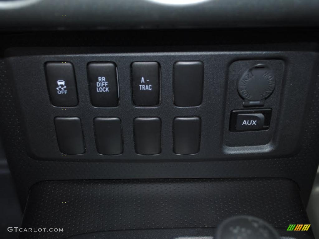 2009 Toyota FJ Cruiser 4WD Controls Photo #38617866