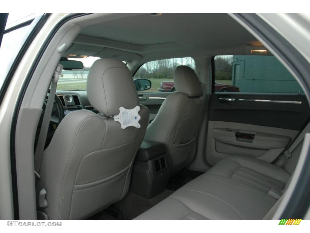 Dark Khaki/Light Graystone Interior 2009 Chrysler 300 C HEMI Photo #38618074