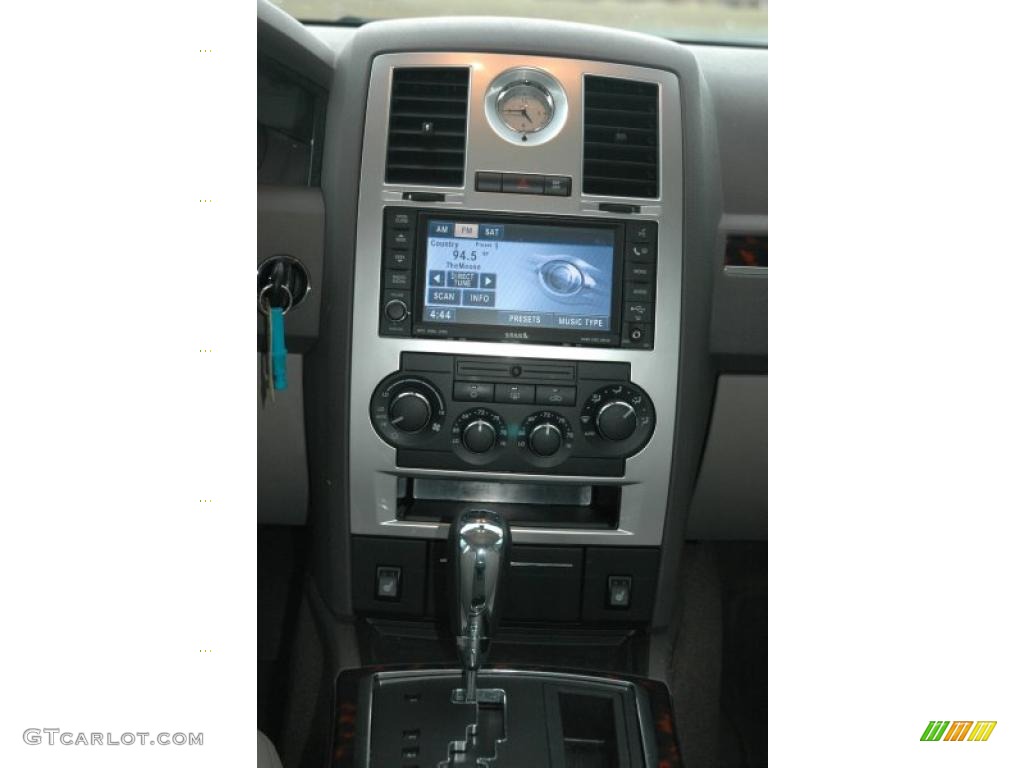 2009 Chrysler 300 C HEMI Controls Photo #38618086