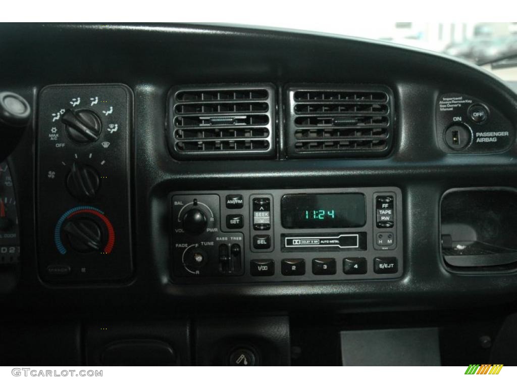 2001 Dodge Ram 1500 Sport Club Cab 4x4 Controls Photo #38618546