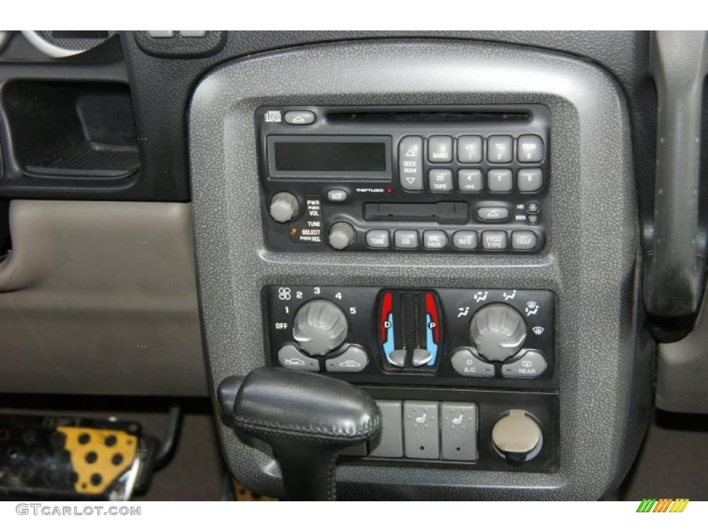 2003 Pontiac Aztek AWD Controls Photo #38618567