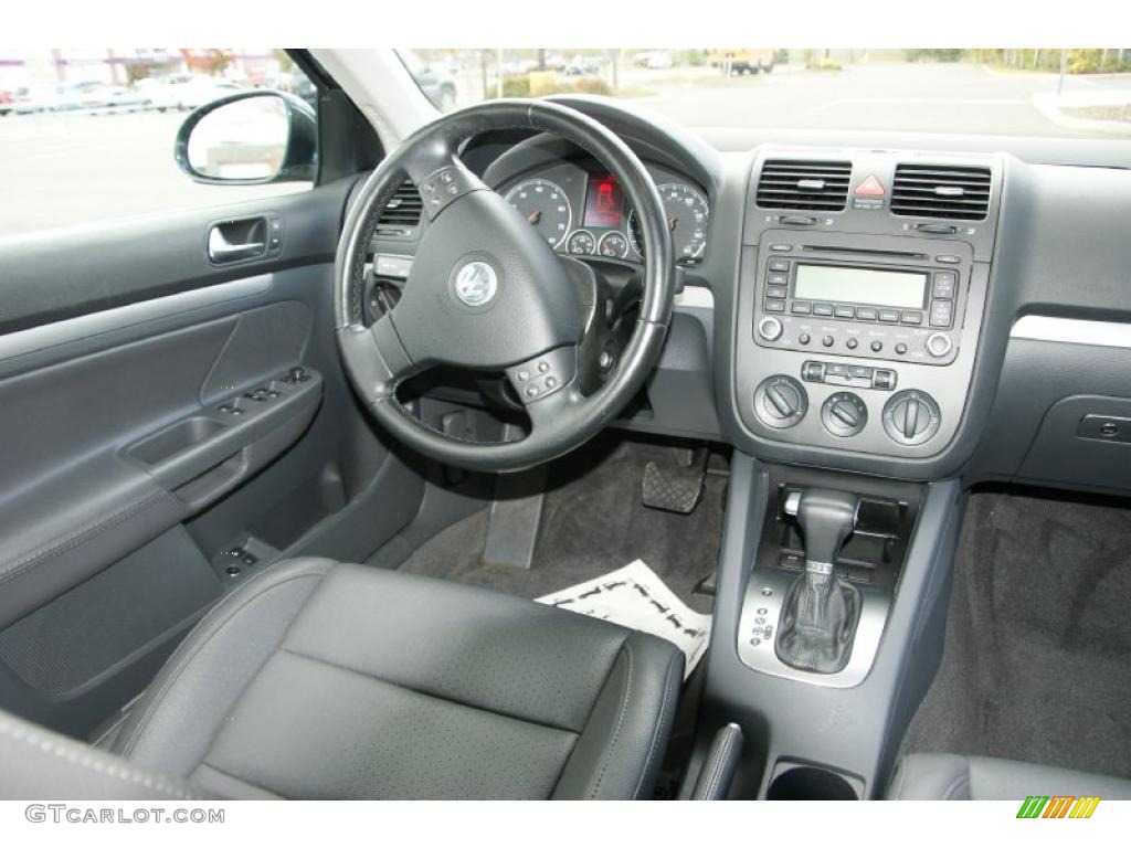 Grey Interior 2006 Volkswagen Jetta 2.0T Sedan Photo #38619714