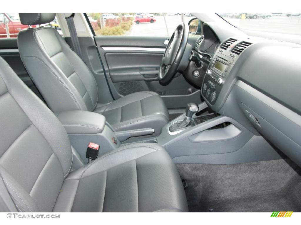 Grey Interior 2006 Volkswagen Jetta 2.0T Sedan Photo #38619754