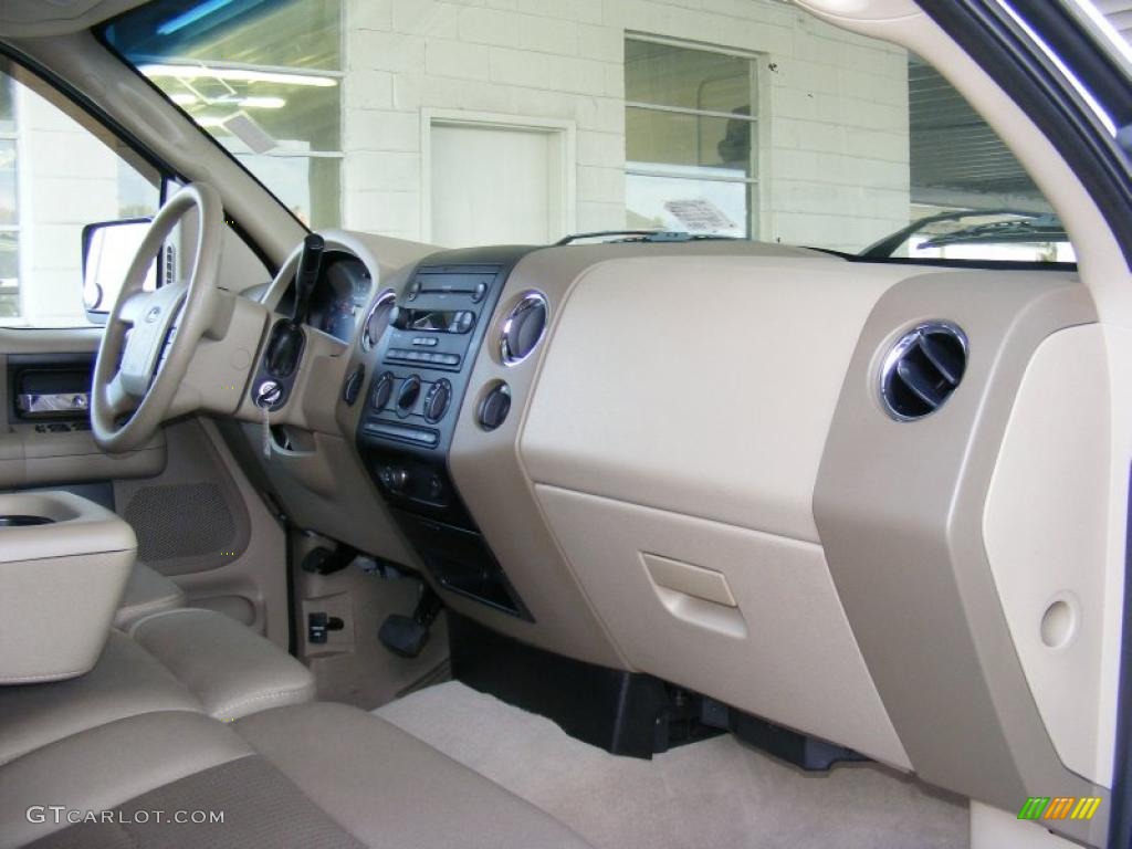 2007 Ford F150 XLT SuperCrew 4x4 Tan Dashboard Photo #38625110