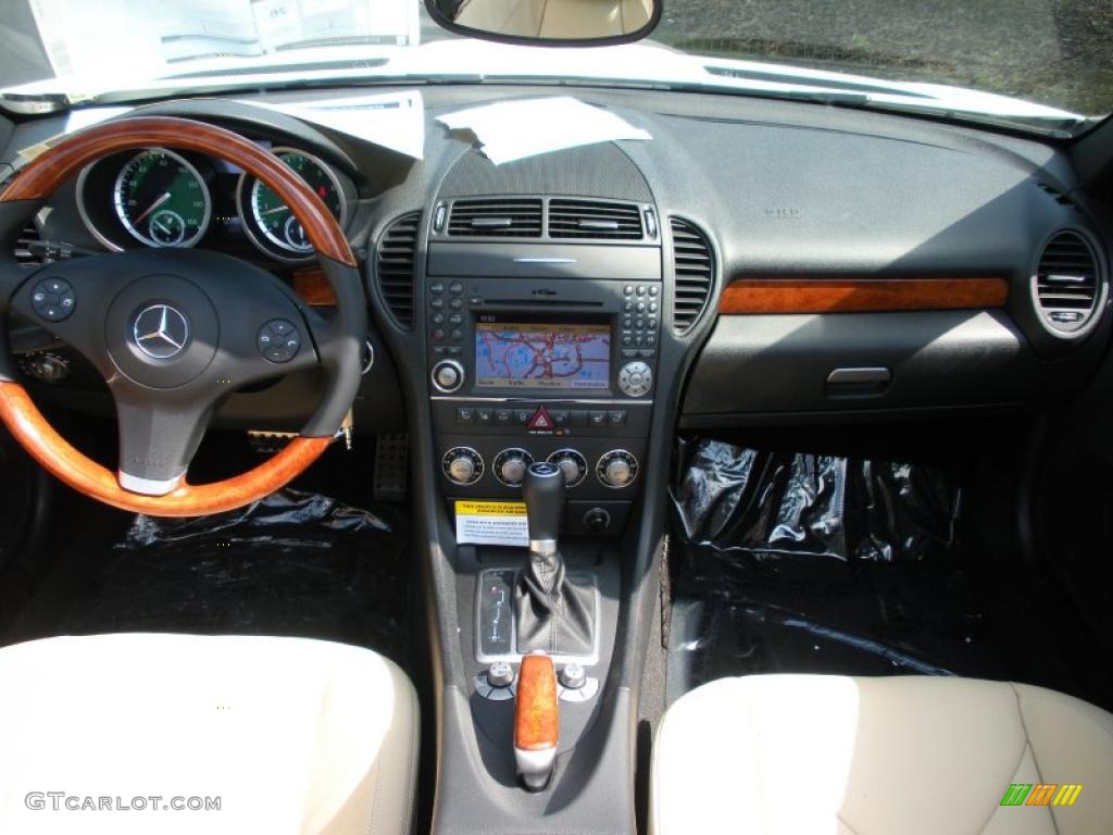 2010 Mercedes-Benz SLK 300 Roadster Beige Dashboard Photo #38625326
