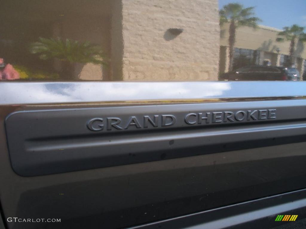 2005 Grand Cherokee Laredo - Dark Khaki Pearl / Khaki photo #10