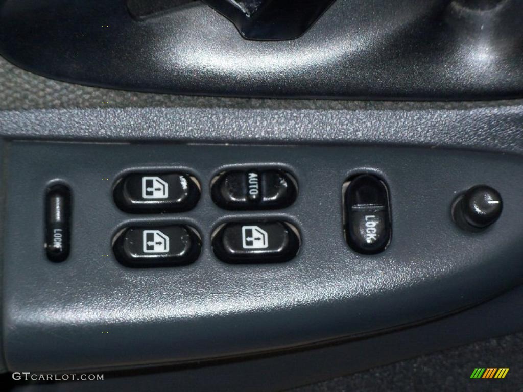 1996 Oldsmobile Cutlass Supreme SL Sedan Controls Photo #38628150