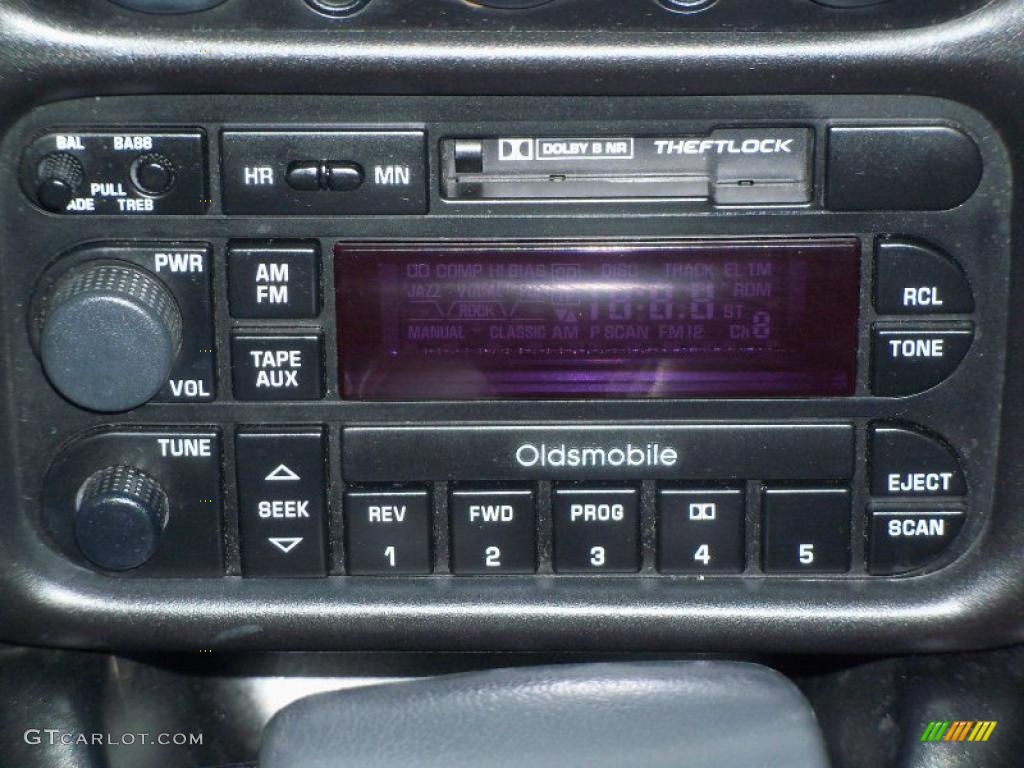 1996 Oldsmobile Cutlass Supreme SL Sedan Audio System Photo #38628346
